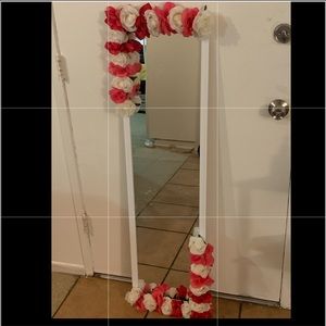 Selling this mirror with flowers for $40